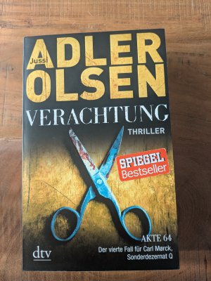 Verachtung - Akte 64 ; der vierte Fall für Carl Mørk ; Thriller - signierte Ausgabe