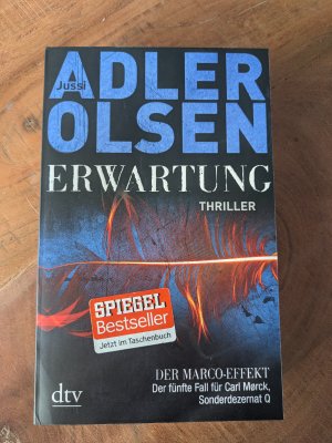 Erwartung DER MARCO-EFFEKT - Der fünfte Fall für Carl Mørck, Sonderdezernat Q – Thriller- - signierte Ausgabe