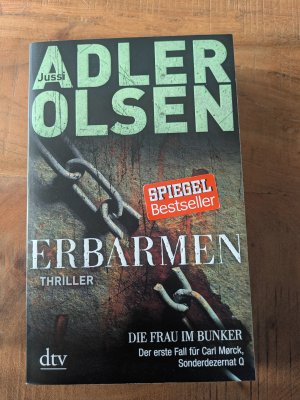 gebrauchtes Buch – Jussi Adler-Olsen – Erbarmen - Der erste Fall für Carl Mørck, Sonderdezernat Q – Thriller - signierte Ausgabe