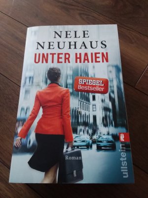 gebrauchtes Buch – Nele Neuhaus – Unter Haien - Roman