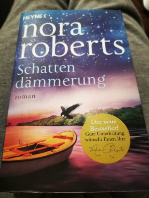 gebrauchtes Buch – Nora Roberts – Schattendämmerung