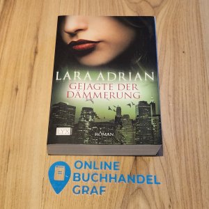 gebrauchtes Buch – Lara Adrian – Gejagte der Dämmerung