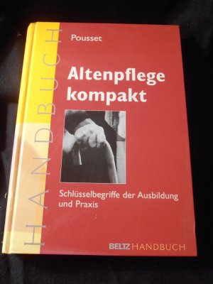 gebrauchtes Buch – Raimund Pousset – Altenpflege kompakt. Schlüsselbegriffe der Ausbildung und Praxis. Handbuch