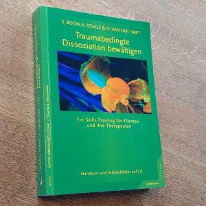 gebrauchtes Buch – Suzette Boon; Kathy Steele – Traumabedingte Dissoziation bewältigen – Ein Skills-Training für Klienten und ihre Therapeuten. Mit CD