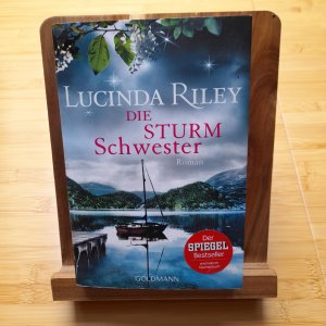 gebrauchtes Buch – Lucinda Riley – Die Sturmschwester