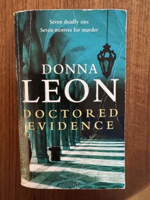 gebrauchtes Buch – Donna Leon – Doctored Evidence