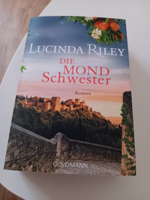 gebrauchtes Buch – Lucinda Riley – Die Mondschwester – Roman