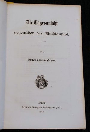 Die Tagesansicht gegenüber der Nachtansicht.