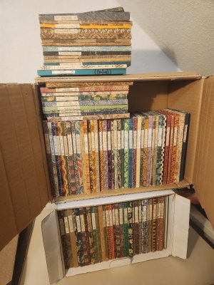 Konvolut ca. 90 Insel Bücher. Zwischen Band 1 und 1045.