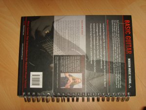 gebrauchtes Buch – Jörg Jungbluth – BASIC GUITAR – Das Lernbuch für E-Gitarre