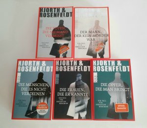 5 X Sebastian Bergman - Der Mann, der kein Mörder war + Die Frauen, die er kannte + Die Toten, die niemand vermisst + Das Mädchen, das verstummte + Die […]