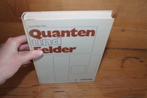 Quanten und Felder - Physikalische und philosophische Betrachtungen zum 70. Geburtstag von Werner Heisenberg.