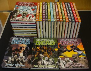 The Walking Dead - Bände 1 bis 27, komplett: 1+ 2 + 3 + 4 + 5 + 6 + 7 + 8 + 9 + 10 + 11 + 12 + 13 + 14 + 15 + 16 + 17 + 18 + 19 + 20 + 21 + 22 + 23 + […]
