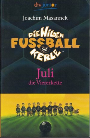 gebrauchtes Buch – Joachim Masannek – Die wilden Fußballkerle. Band 4. Juli, die Viererkette. dtv junior : 70849.