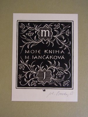 Exlibris. Moje kniha M. Jancáková. Motiv: Eigner-Monogramm und floraler Zierrat. Holzschnitt. Signiert