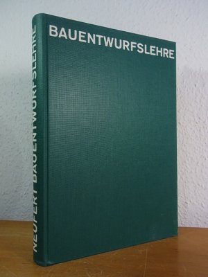 Bauentwurfslehre. Grundlagen, Normen und Vorschriften über Anlage, Bau, Gestaltung, Raumbedarf, Raumbeziehungen. Maße für Gebäude, Einrichtungen und Geräte […]