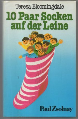 10 Paar Socken auf der Leine.