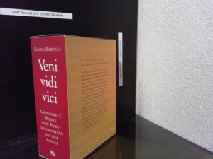 gebrauchtes Buch – Klaus Bartels – Veni vidi vici. Geflügelte Worte und Wortschichten aus der Antike. 4 Bände. Wie Berenike auf die Vernissage kam. Wie die Murmeltiere murmeln lernten. Trüffelschweine im Kartoffelacker. ausgew. und erl. von Klaus Bartels