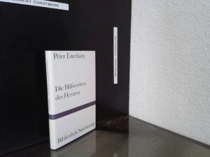 gebrauchtes Buch – Péter Esterházy – Die Hilfsverben des Herzens : Roman. Aus dem Ungar. von Hans-Henning Paetzke. Mit einem Nachw. von Imre Kertész / Bibliothek Suhrkamp ; Bd. 1374