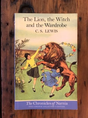 gebrauchtes Buch – Lewis, C.S – The Lion, the Witch and the Wardrobe (The Chronicles of Narnia)