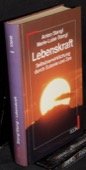 Lebenskraft. Selbstverwirklichung durch Eutonie und Zen. 3. Auflage, Neuausgabe. Düsseldorf: Econ-Taschenbuch-Verlag, 1989. 294 Seiten mit Literaturverzeichnis. Pappband (gebunden). Kleinoktav.