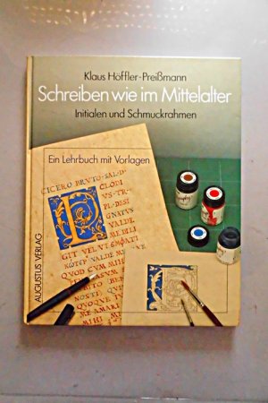 Schreiben wie im Mittelalter : Initialen und Schmuckornamente ; ein Lehrbuch mit Vorlagen.