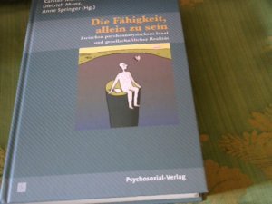 gebrauchtes Buch – Münch, Karsten Dietrich Munz und Anne Springer – Die Fähigkeit, allein zu sein : zwischen psychoanalytischem Ideal und gesellschaftlicher Realität. Mit Beitr. von Zygmunt Bauman ...