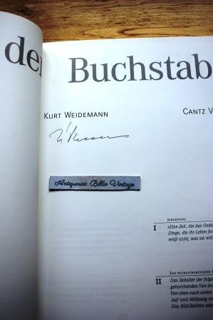 gebrauchtes Buch – Kurt Weidemann – Wo der Buchstabe das Wort führt : Ansichten über Schrift und Typographie . - SIGNIERT ! von Kurt Weidemann mit Original-Signatur !  - HC-Ausgabe !     .                            . ( Schrift Schriften Typografie Standardwerk AUtograph Autographen originalunterschrift Unterschrift Künstler Unterschrieben Signierung Signaturen signierte signiertes Exemplar Ansicht Wörter Buchdruck Druck Druckerei Drucker Druckereien Glyphen Schrift Schriften Schriftsätze Schriftsatz Antiqua Serifenlos Egyptienne Designer Design Designs Grafikdesigner Graphikdesigner Eichmedien ostpreußen Selestat Typograf Typograph Lübeck Schriftsetzer Schriftsatz Buchgrafik Buchgraphiker Buchgestalter Professor Karlsruher Hochschule für Gestaltung des Zentrums für Kunst- und Medientechnik ZKM Biblica ITC Weidemann visuell visuelle Kommunikation Kommunikationsgestaltung original Akademie Buchgrafiker Buchgraphik Stuttgart Buchgestaltung Gestaltung graphische Lehre Walter Brudi typographic art arts Icograda Stuttgarter K