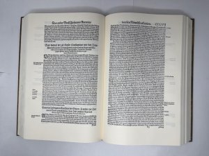 gebrauchtes Buch – Bayern Geschichte Anfänge 1566 Allgemeines Geschichte Johannis Aventini Nachdruck 1998 - Johannis AventiniJosef Stanglmeier und Jörg Kastner – Johannis Auentini Des Hochgelerten weitberümbten Beyerischen Geschichtschreibers Chronica. Darinn nit allein deß gar alten Hauß Beyern, Keiser, Könige, Hertzogen, Fürsten, Graffen, Freyherrn Geschlechte, Herkommen, Stamm und Geschichte, sondern auch der uralten Teutschen Ursprung, Herkommen, Sitten, Gebreuch, Religion ... zusammen getragen vnd in acht Bücher getheilt. Unveränd. Nachdr. der 1. dt. Ausgabe, Franckfurt am Mayn : Raben, Feyerabend und Hanen, 1566 Beil. u.d.T.: Kastner, Jörg: Johannes Aventin, Mensch, Bürger, Geschichtsschreiber.