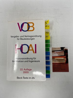 gebrauchtes Buch – Deutscher Vergabe- und Vertragsausschuss für Bauleistungen: Vergabe- und Vertragsordnung für Bauleistungen – VOB : Vergabe- und Vertragsordnung für Bauleistungen ; Teil A und B ; [Ausgabe 2002 ; in der Fassung der Bekanntmachung vom 12. September 2002]; HOAI : Verordnung über die Honorare für Leistungen der Architekten und der Ingenieure ; [in der Fassung der Bekanntmachung vom 4. März 1991 ; zuletzt geänd. durch Art. 5 Neuntes Euro-EinführungsG v. 10.11.2001]; Textausgabe. Mit Sachverz. und einer Einf. von Ulrich Werner und Walter Pastor.