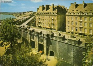 gebrauchtes Buch – Saint-Malo-Cite Corsaire Les remparts et la porte Saint-Vincent