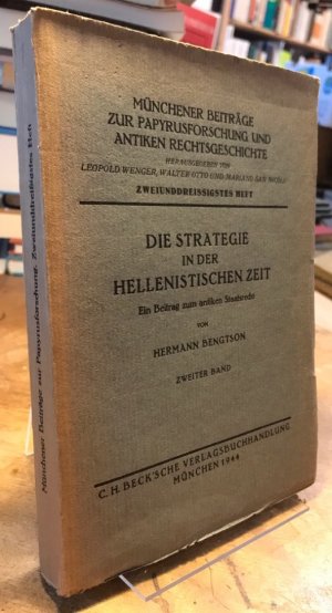 Die Strategie in der hellenistischen Zeit. Ein Beitrag zum antiken Staatsrecht. Zweiter Band.