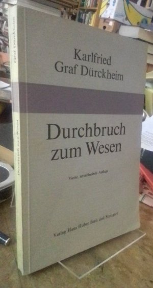 Durchbruch zum Wesen. Aufsätze und Vorträge.