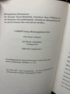 gebrauchtes Buch – Papenfuss, Brigitte und Ralf Mooren – Wenn das Unterbewusstsein spricht : wie die Energie der Seele die Realität lenkt ; ein Sachbuch zur Veränderung der Realität als Roman nach einer wahren Begebenheit. Ist das, was wir sehen, fühlen und anfassen können, alles, was unsere Realität ausmacht? Oder gibt es vielleicht eine viel größere, allumfassende Realität, deren Teil wir sind? Im erweiterten Bewusstseinszustand einer tiefen, hypnotischen Trance erlebt Manfred Schneider den direkten Kontakt zu seinem Unterbewusstsein. Hier eröffnen sich ihm die Dimensionen seiner unendlichen Seele, Dimensionen, die er bewusst nie für möglich gehalten hätte. Er fühlt, dass er als individuelle Seele vollständig angenommen, vollständig geliebt und mit allem verbunden ist. Er weiß, dass sein Unterbewusstsein aus dieser Verbindung heraus die Realität des Lebens lenkt und dass es diese jederzeit ändern kann. Fasziniert und tief bewegt von dem, was er während der Hypnose erlebt hat und fasziniert davon, dass sich seine zuvor erdrückenden Probleme