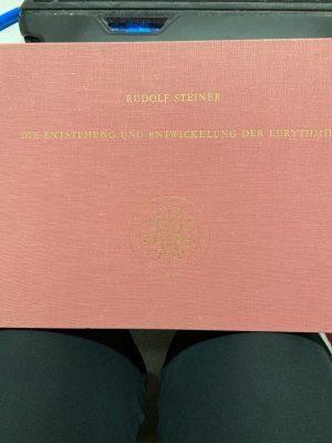 Die Entstehung und Entwickelung der Eurythmie [Hrsg. von d. Rudolf-Steiner-Nachlassverwaltung. Die Hrsg. besorgten Edwin Froböse u. Eva Froböse. Strichzeichn […]