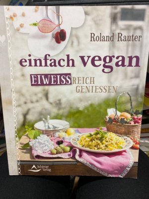 gebrauchtes Buch – Roland Rauter – Einfach vegan - eiweissreich geniessen. ; Fotografien: Claudia Bachlechner, www.fotograefin.at
