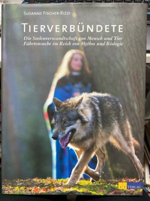 Tierverbündete : die Seelenverwandtschaft von Mensch und Tier ; Fährtensuche im Reich von Mythos und Biologie. Susanne Fischer-Rizzi: geboren 1952 in […]