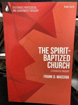 gebrauchtes Buch – Macchia, Frank D – Spirit-Baptized Church, The: A Dogmatic Inquiry (T&T Clark Systematic Pentecostal and Charismatic Theology) Frank D. Macchia argues that the Son of God baptized (and continues to baptize) humanity in the Spirit by pouring forth the Spirit on the Day of Pentecost. All four Gospels and the book of Acts describe how the Son is sent of the Father and empowered by the Spirit to fulfil this mission; Macchia in turn claims that Christ succeeds by incorporating others into himself and into the love of the Father. The Spirit-Baptized Church proposes a richly pneumatological ecclesiology that is dominated by a Pentecostal confessional concern, while also open to a larger ecumenical conversation. The volume focuses not only on the dogmatic (Trinitarian) foundations and election processes of the Spirit-baptized church, but also on its marks and witnessing practices. As an exceptionally detailed study of the Spirit-baptismal metaphor, this volume is a valuable resource for scholars of ecclesiology