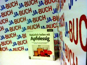 gebrauchtes Buch – Margot Hellmiß – Natürlich heilen mit Apfelessig