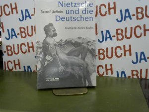 gebrauchtes Buch – Steven E. Aschheim – Nietzsche und die Deutschen: Karriere eines Kults