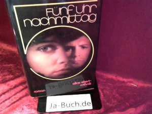 Fünf Uhr Nachmittag : Roman.