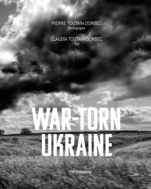 neues Buch – War-Torn Ukraine / Taschenbuch / Paperback / Englisch / 2023 / Creative Ventures, LLc / EAN 9798989014309