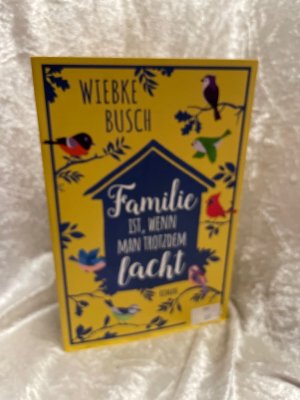 gebrauchtes Buch – Wiebke Busch – Familie ist, wenn man trotzdem lacht: Roman Roman