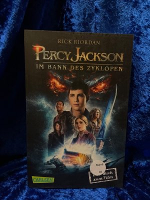 gebrauchtes Buch – Haefs, Gabriele und Rick Riordan – Riordan, Rick: Percy Jackson; Teil: Im Bann des Zyklopen : [das Buch zum Film]. Carlsen ; 1212