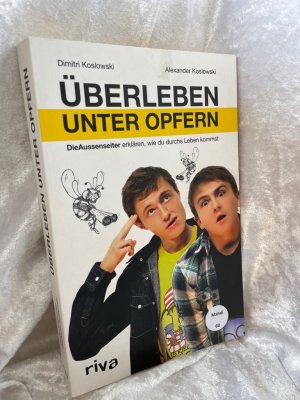 gebrauchtes Buch – Koslowski, Alexander und Dimitri Koslowski – Überleben unter Opfern: Die Aussenseiter erklären, wie du durchs Leben kommst Die Aussenseiter erklären, wie du durchs Leben kommst