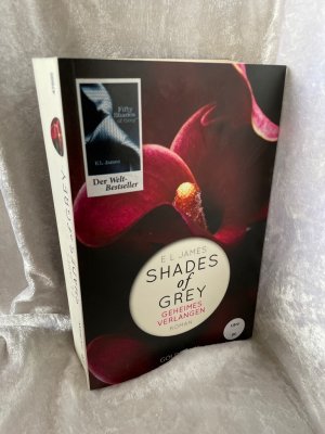 gebrauchtes Buch – James, E L, Andrea Brandl und Sonja Hauser – Fifty Shades of Grey - Geheimes Verlangen: Roman Roman