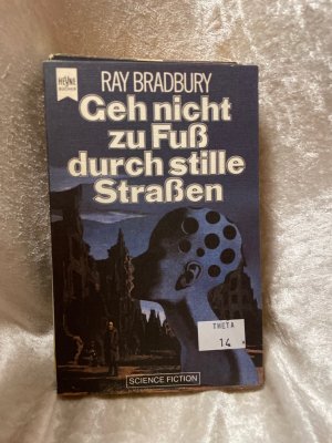 Geh nicht zu Fuß durch stille Straßen.