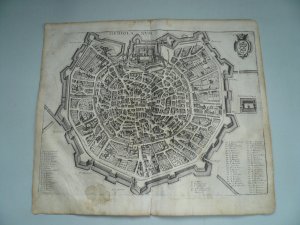 Milano, Mediolanum, Mailand, anno 1638, birds-eye-view, Merian Matthaeus -size: 30 x 38 cm., little brownish, small tear on below centerfold, outside […]