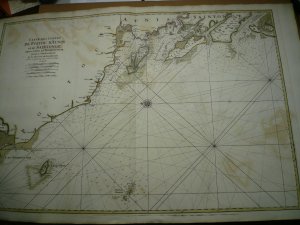 antiquarisches Buch – Mortier Pierre – CARTE des costes de POITOU, D’AUNIS et de SAINTONGE depuis l’ISLE DE NOIRMOUSTIER jusqu’à l’embouchure de la Rivière de BORDEAUX, levée et gravée par Ordre du Roy». 62 x 99 cm., original colours. edited by Pierre Mortier anno 1693. Scarce map, printed on thick paper.