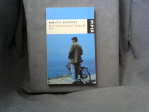 gebrauchtes Buch – Antonio Skármeta – Mit brennender Geduld : Roman. [Aus dem chilenischen Span. von Willi Zurbrüggen] / Piper ; 2678